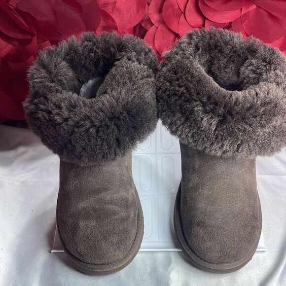 (F) UGG Australia Bailey Button  for girls Chocolate suede mid-calf boots - Picture 6 of 12
